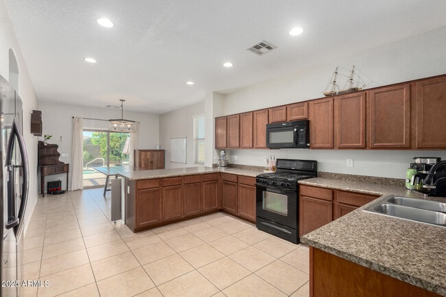 Building Photo - 18864 N Lariat Rd