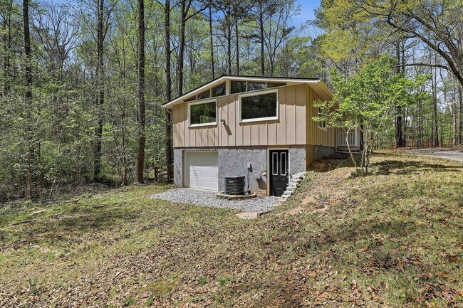 Building Photo - Private Home on 6 acres in Whitewater Schools!