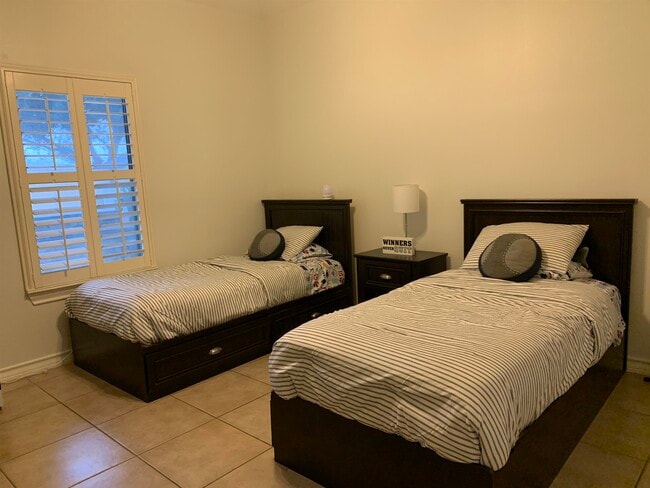 Building Photo - 307 Michoacan Loop