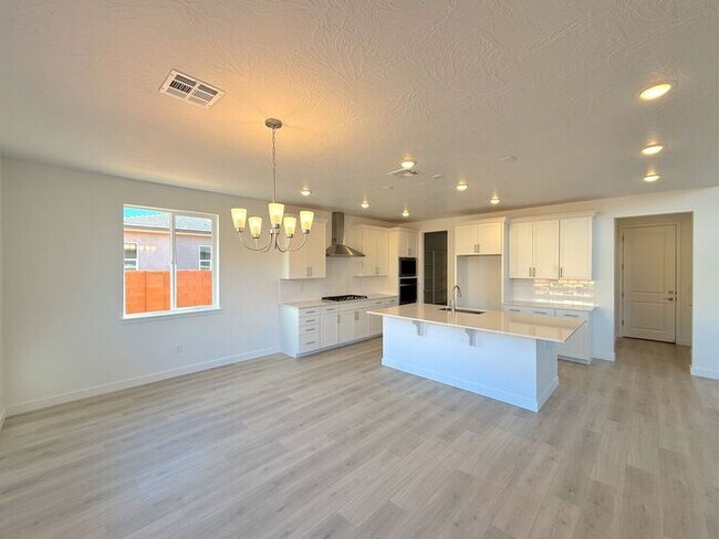 Building Photo - New 3 bed, 2.5 bath with 2 car garage home