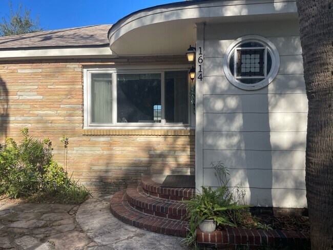 Primary Photo - 1614 E 50th St