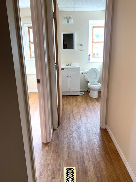 Building Photo - 207 N 1st St