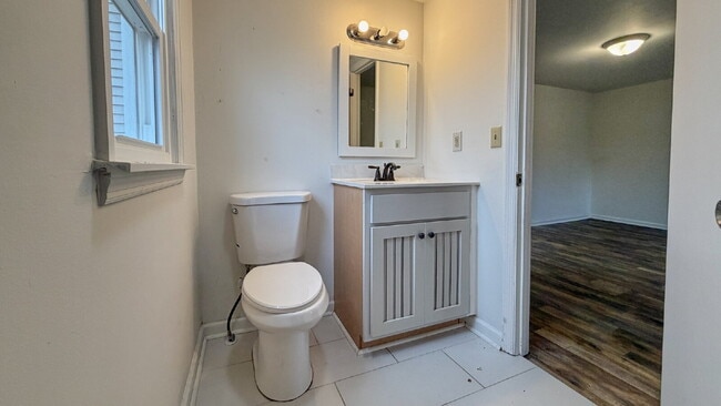 Building Photo - For Rent: 3+ BR, 3BA house. (Please speak with us before applying.)