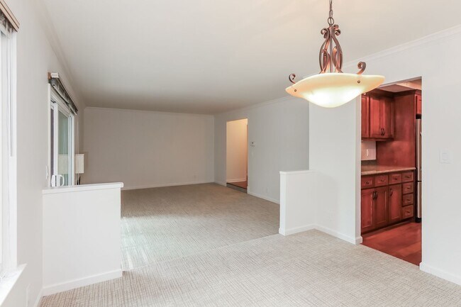 Building Photo - Available! Beautiful 3 Bedroom Townhome In Walnut Creek!