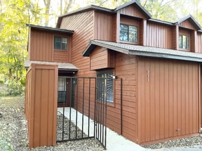 Building Photo - 911 SW 57 Terrace