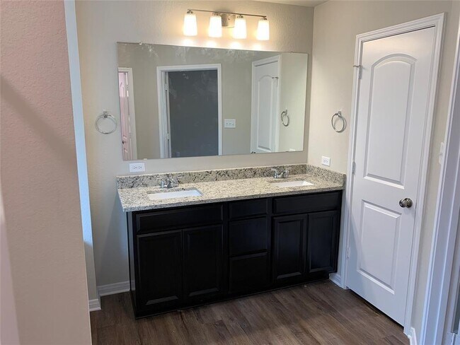 Building Photo - 994 Arbor Crossing