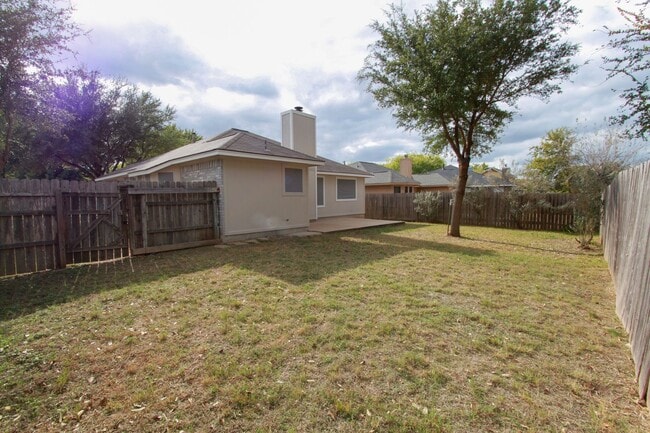 Building Photo - Spacious 3BR/2BA Corner Lot Home in Austin’s Colony