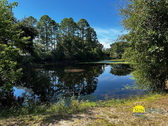Building Photo - Lakefront home with Enclosed pool centered between Eglin and Hurlburt