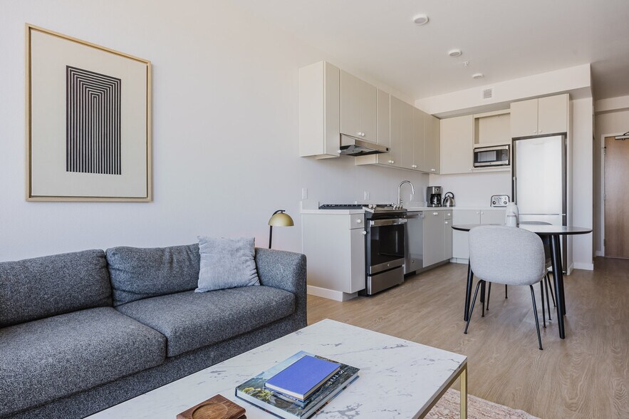 Building Photo - 200 Mesnager St