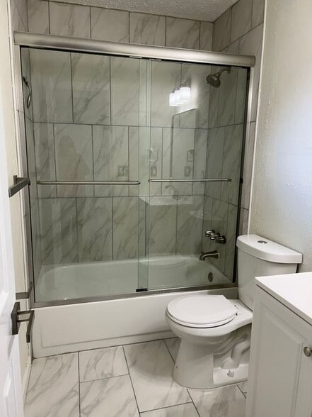 Building Photo - 818 Manning Way SW