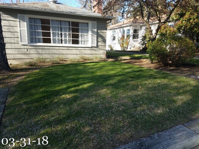 Building Photo - 1429 E Main St