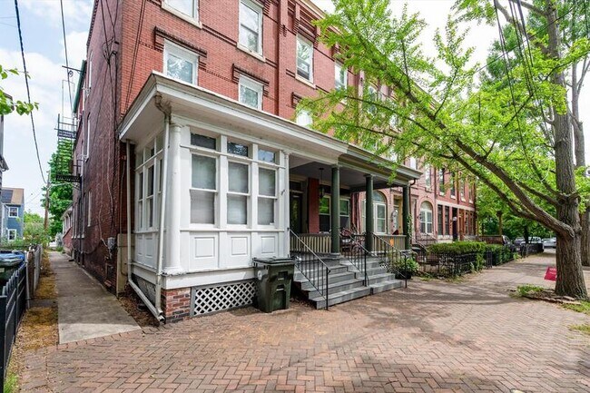 Building Photo - 329 E Union St