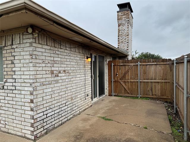 Building Photo - 2217 Woodcreek St
