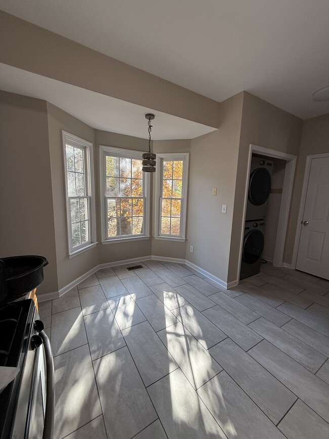 breakfast nook - 110 Sudbury Ln