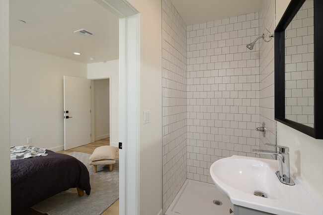 Building Photo - 3045 W Boulevard3H-3H