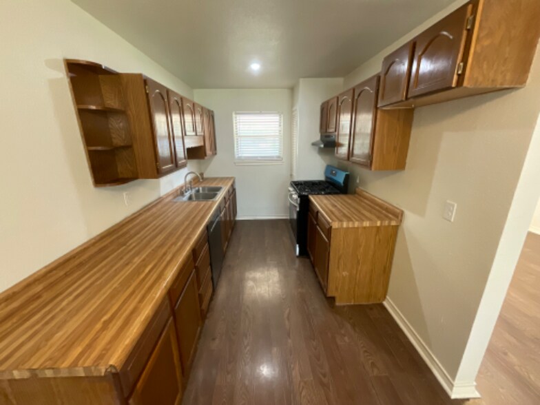 Building Photo - 1007 W Louisa Ave