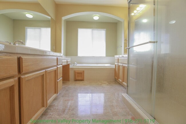 Building Photo - 2400 Snowy Egret Ct