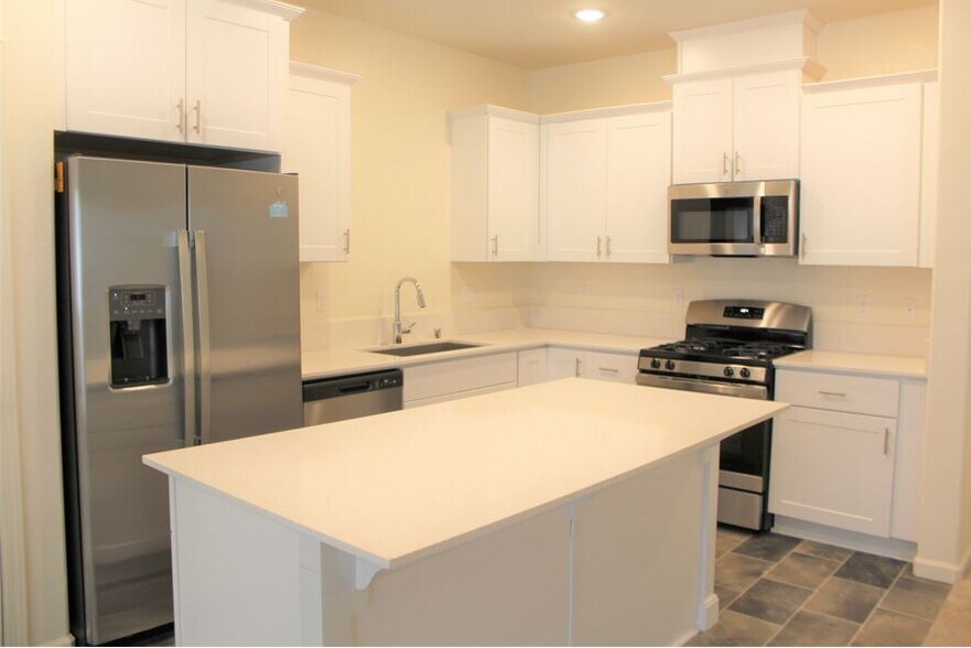 Building Photo - 4271 Freemark Ave