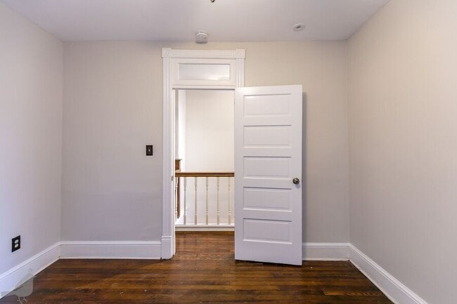 Building Photo - 337 14th St NE