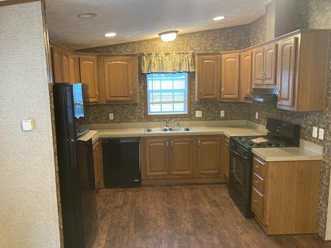 Building Photo - 18 Carp Ln