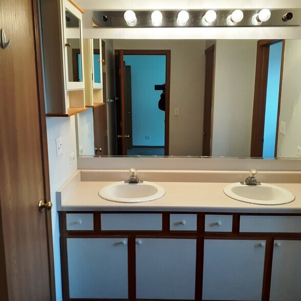 Building Photo - 156 Castlewood Ct