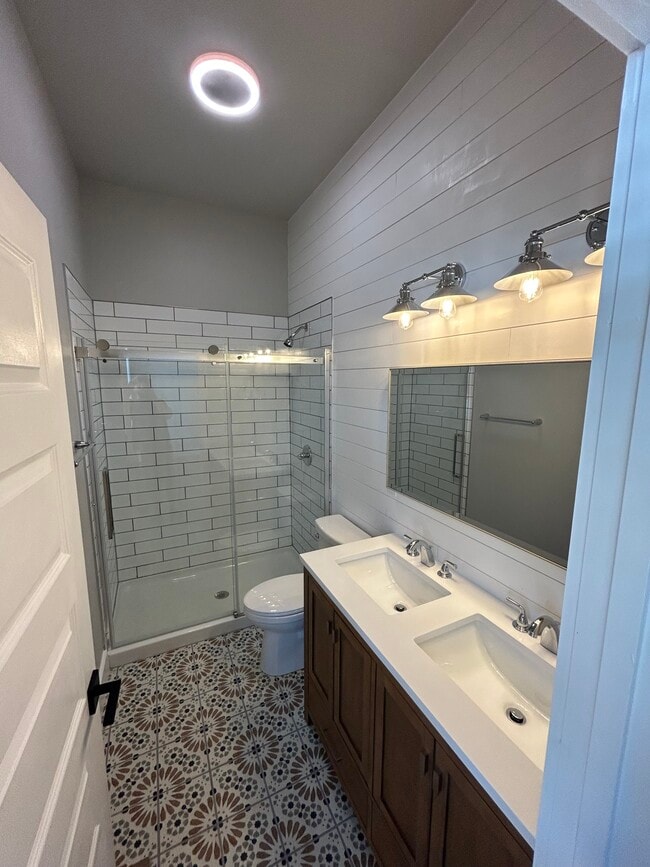 Building Photo - 211 Auttie Cir