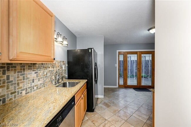 Building Photo - 287 Edgewood Dr