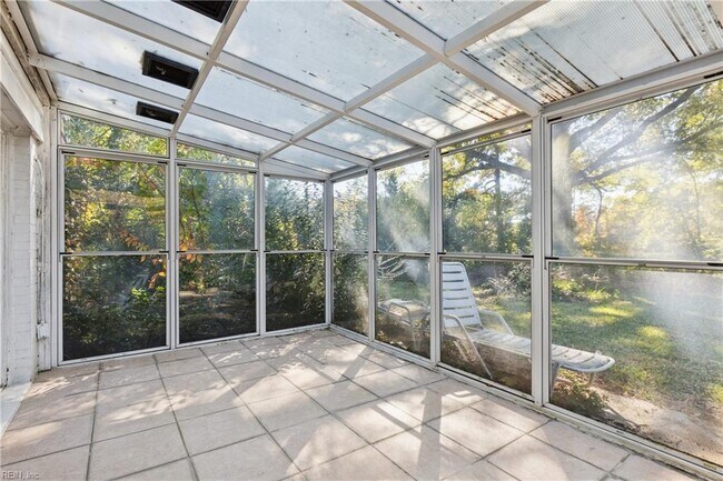 Building Photo - 301 Pepper Mill Ct