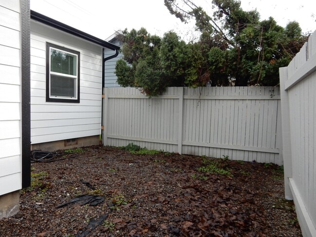 Building Photo - 1458 E Cleveland St