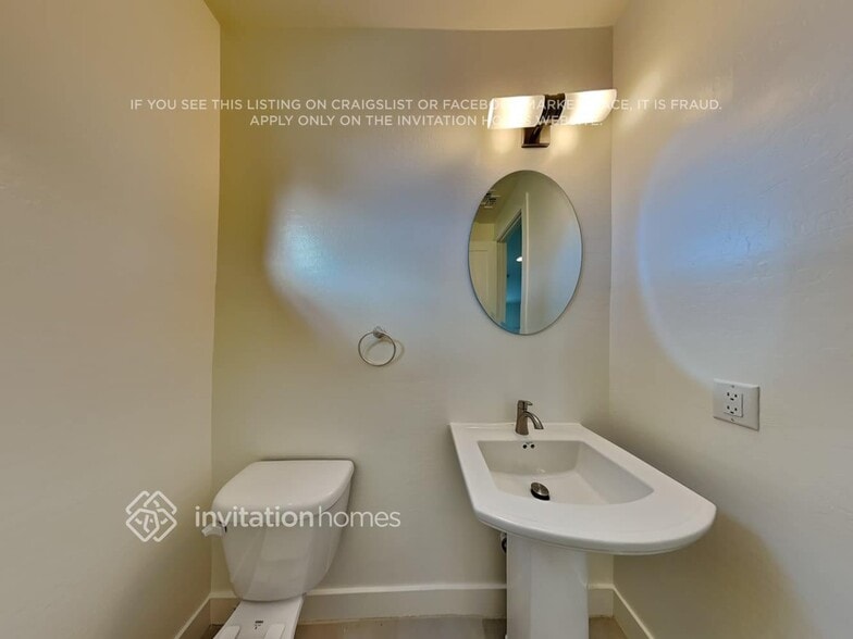 Building Photo - 16513 S 10th St