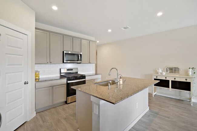 Building Photo - 127 Walnut Hl Ct