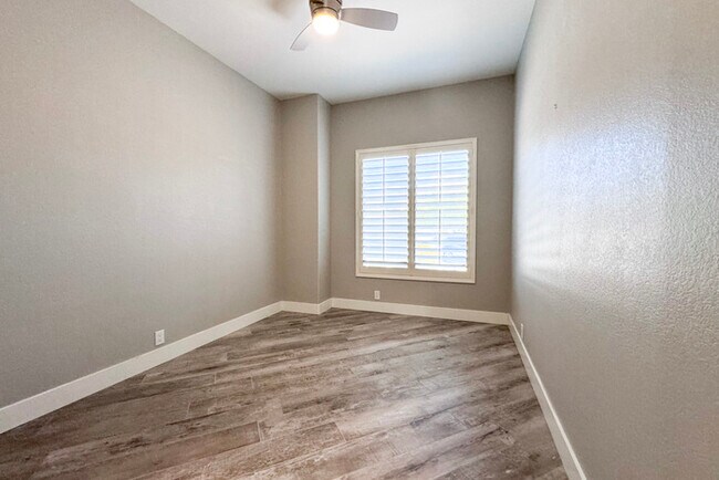 Building Photo - 3Bed/2.5 Ba House in Gated Community in No...