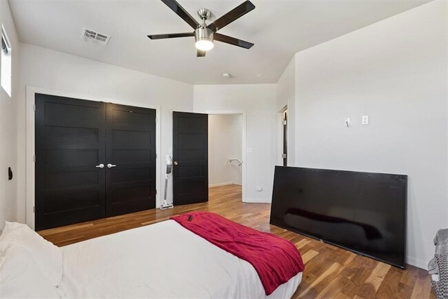 Building Photo - 1008 N Francis Ave