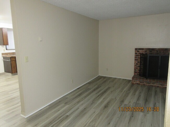 Building Photo - Updated and refurbished