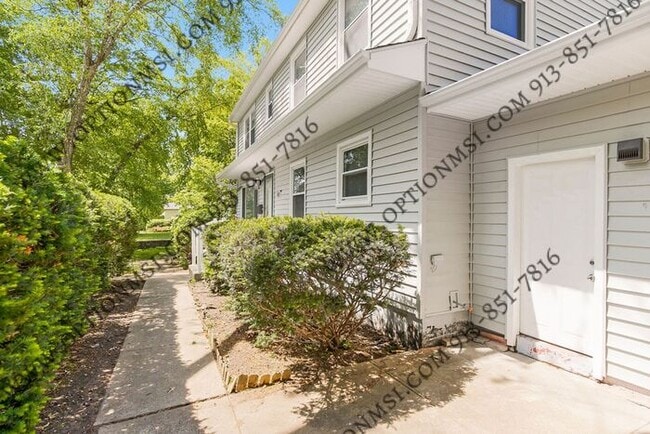 Building Photo - Incredible home in Romanelli Gardens!