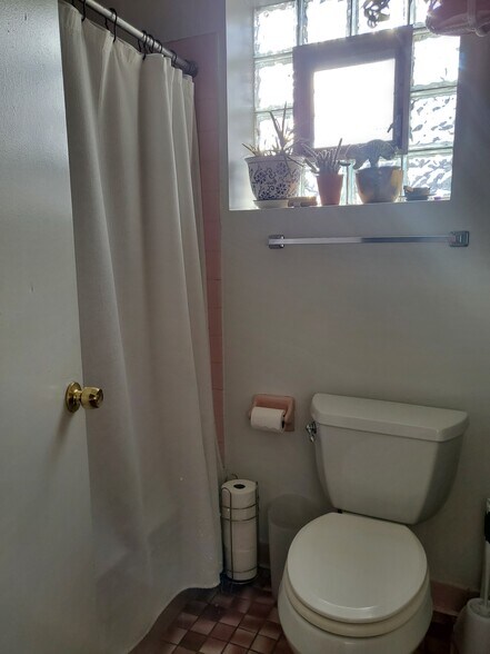 Building Photo - 2509 W Augusta Blvd