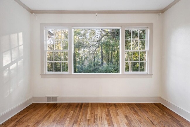 Building Photo - 2014 Golf Terrace Dr