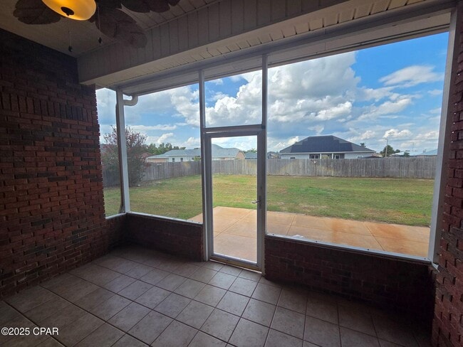 Building Photo - 5209 Hickory St