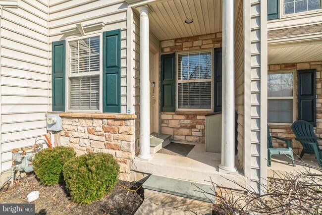 Building Photo - 1855 Creekview Ln