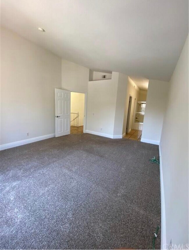 Building Photo - 14 Hillgate Pl