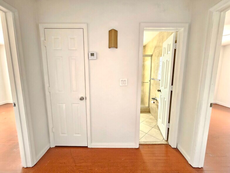 Building Photo - 811 N B St