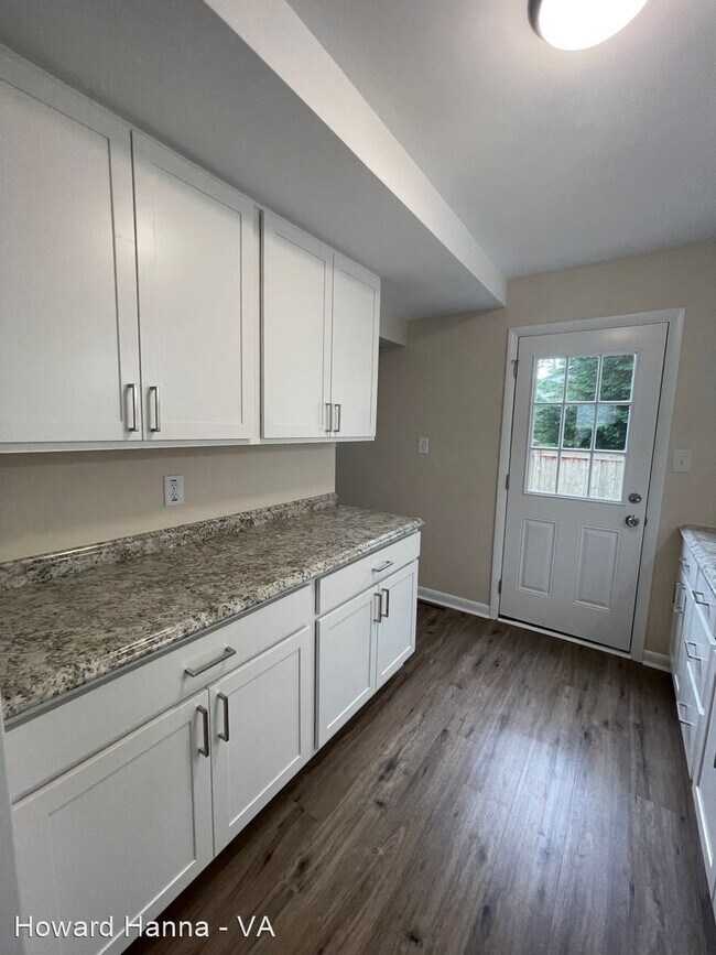 Building Photo - 3 br, 2.5 bath House - 8535 Devon Street