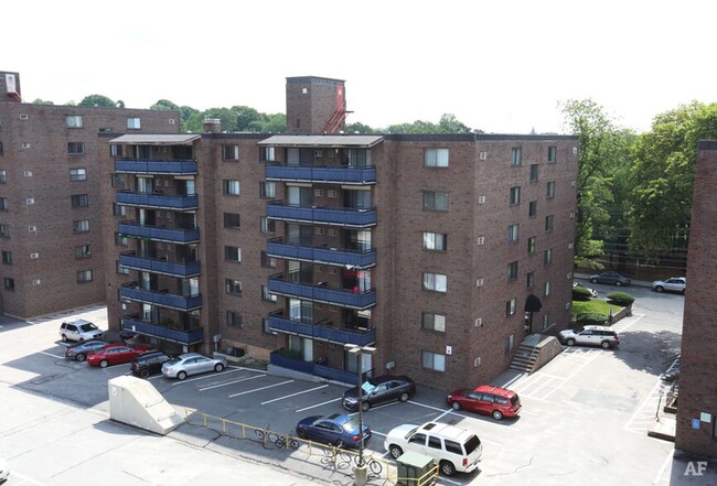 Building Photo - Studio - Watertown Square