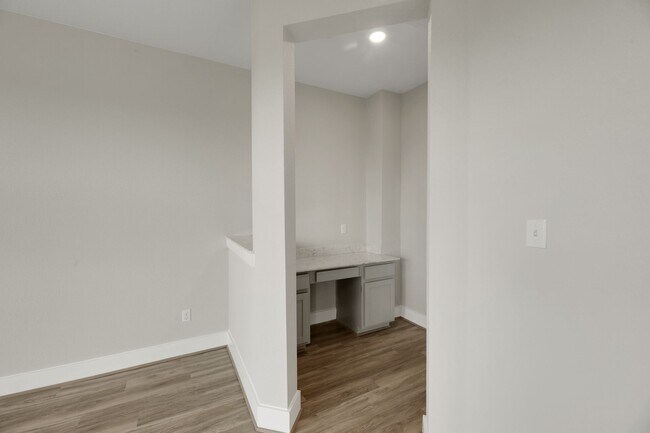 Building Photo - 3308 Bristol Motor Pass