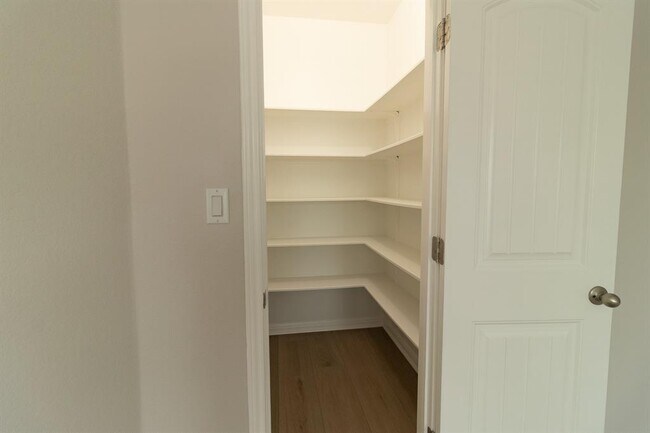 Building Photo - 2102 Monticello Ct