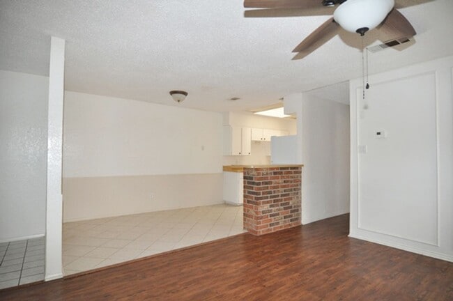 Building Photo - 108 Navajo Dr