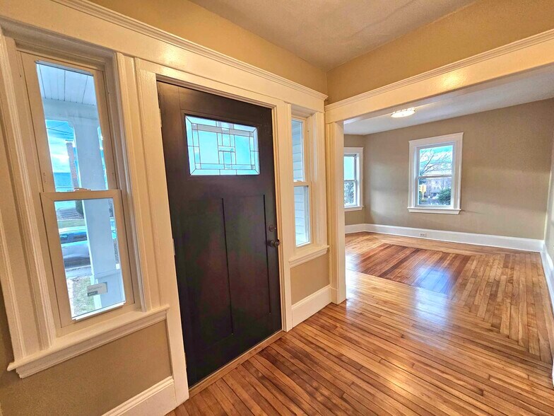 Building Photo - 10 Alton Rd