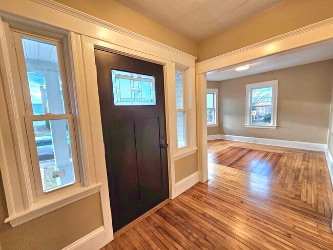 Building Photo - 10 Alton Rd