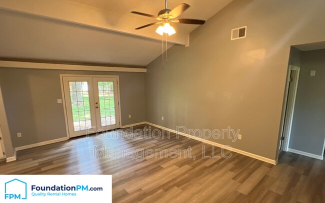 Building Photo - 327 Anthony St