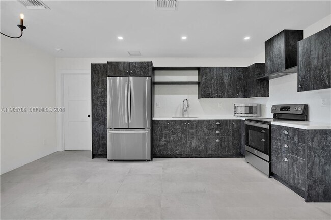 Building Photo - 5980 SW 40th Ave